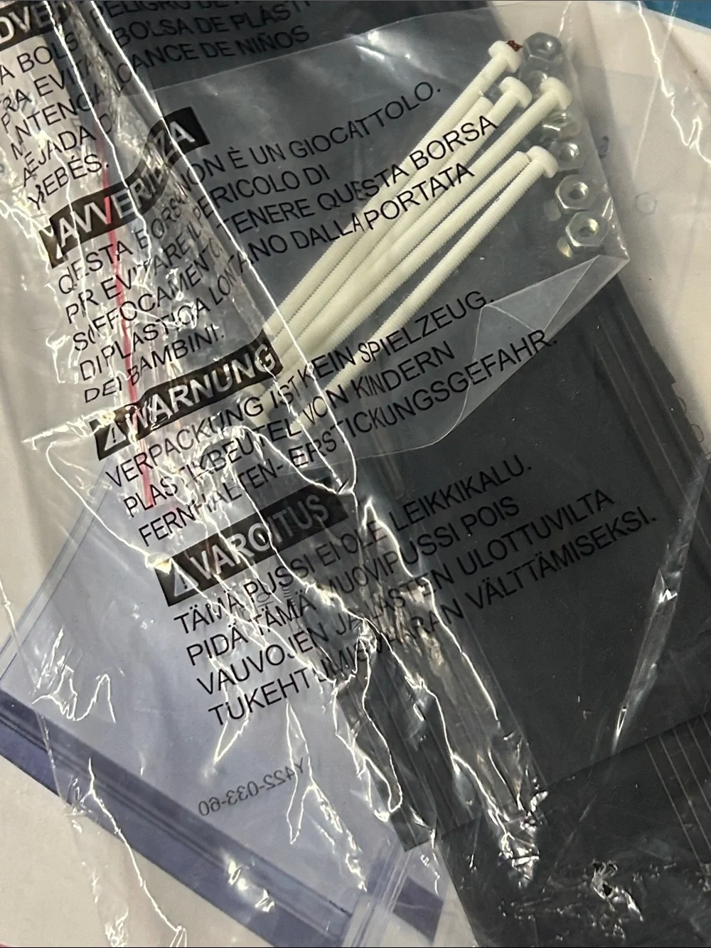 PetSafe Plastic Pet Door in White with Clear Flap - Medium; product new but box